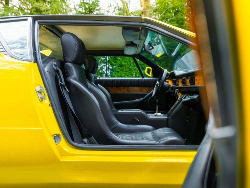 Image 15/18 of De Tomaso Pantera 90 Si (1991)