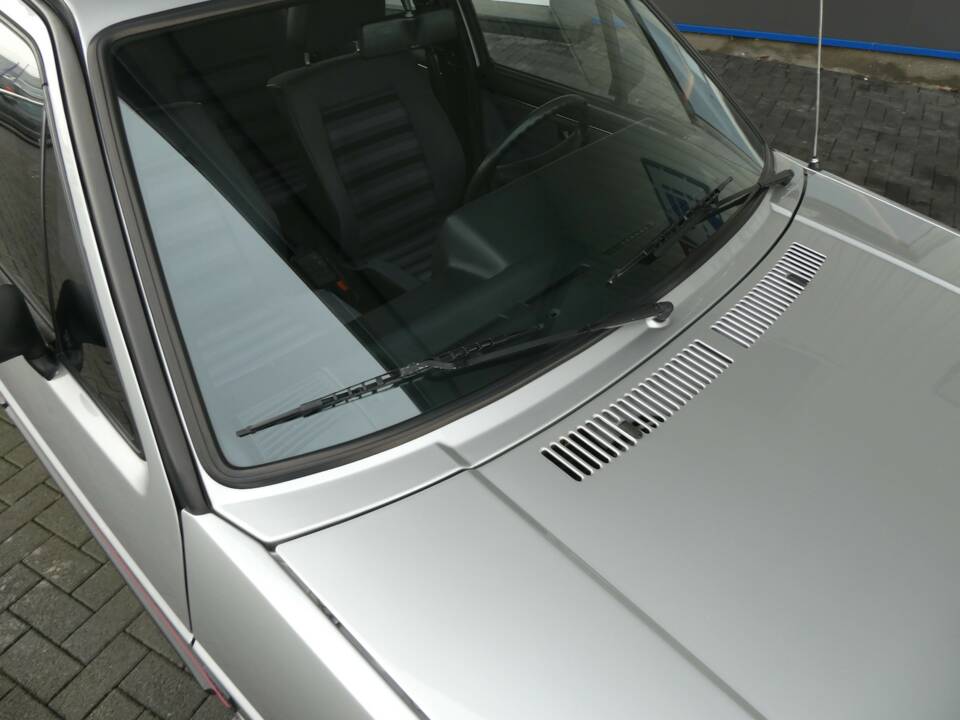 Image 18/23 of Volkswagen Golf Mk II GTi 1.8 (1988)