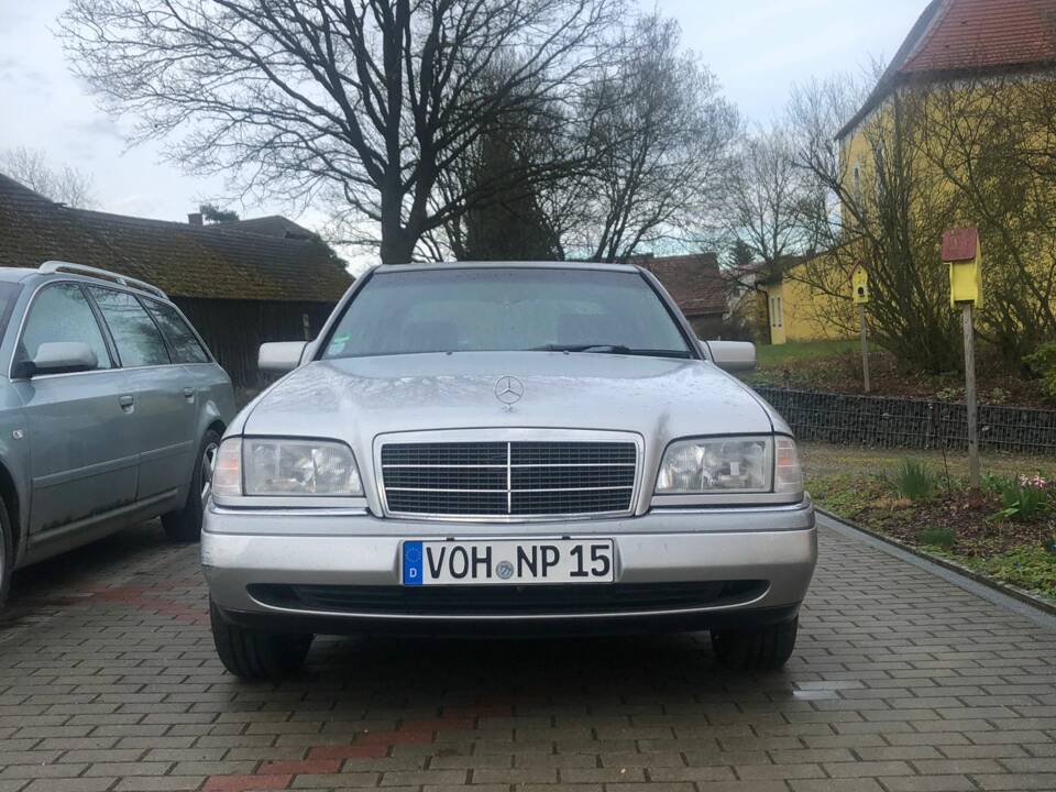 Image 1/12 of Mercedes-Benz C 200 (1997)