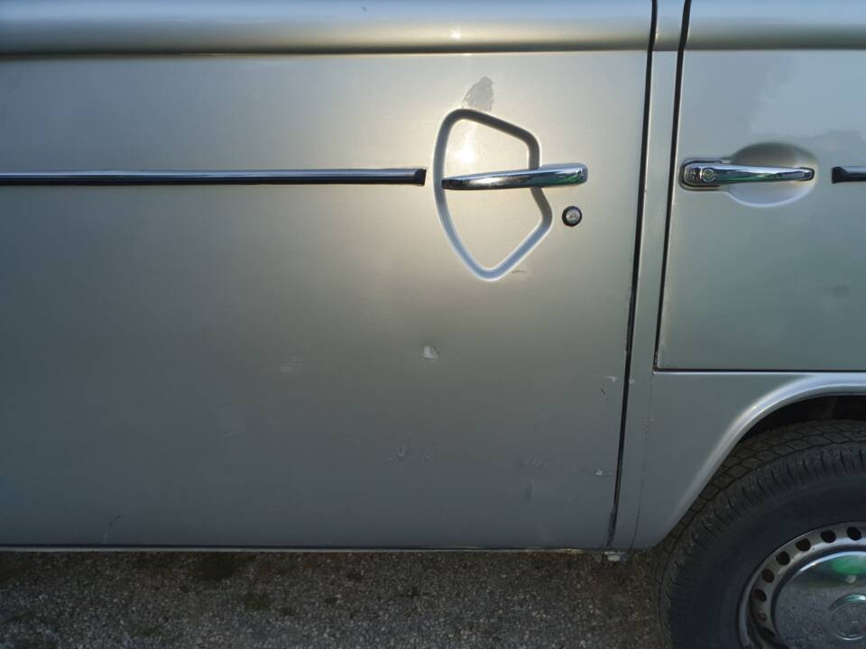 Afbeelding 4/46 van Volkswagen T2b Kombi (1979)