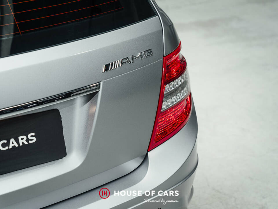 Bild 15/24 von Mercedes-Benz C 63 AMG T (2010)