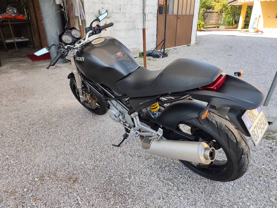 Immagine 2/50 di Ducati Monster 600 (2001)