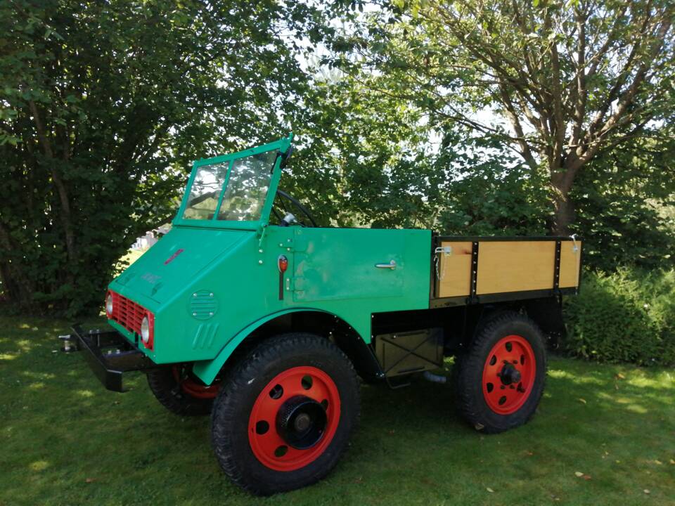 Bild 1/17 von Mercedes-Benz Unimog 2010 (1950)