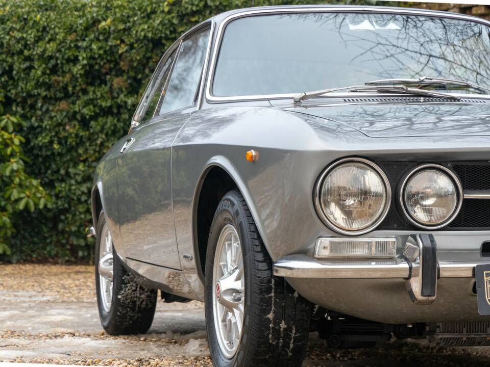 Image 24/50 de Alfa Romeo Giulia GT 1300 Junior (1972)