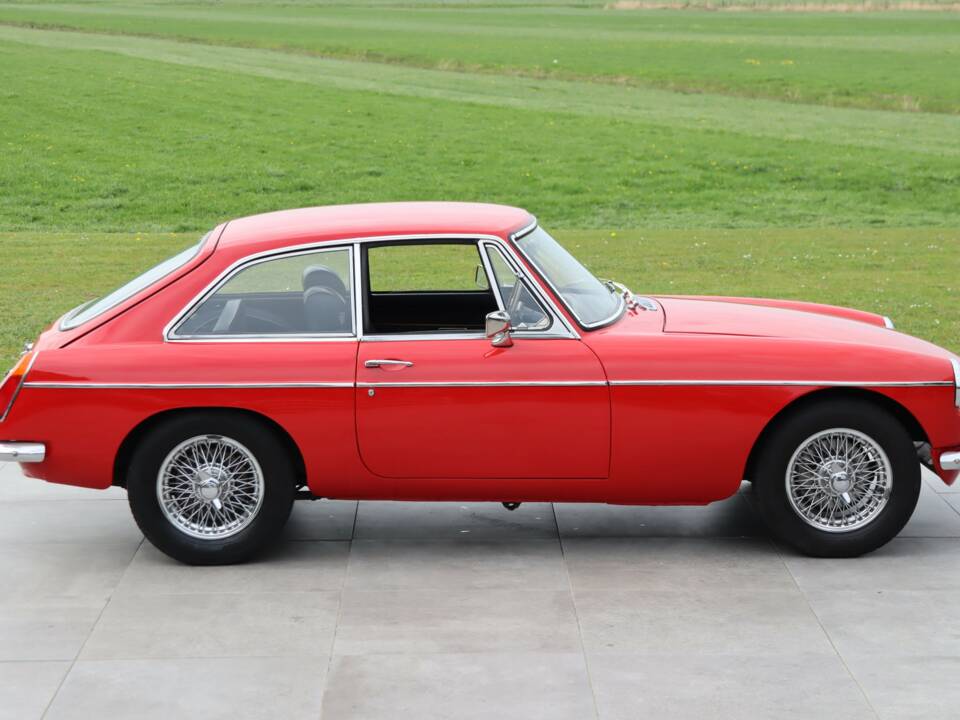 Image 6/50 of MG MGB GT (1974)