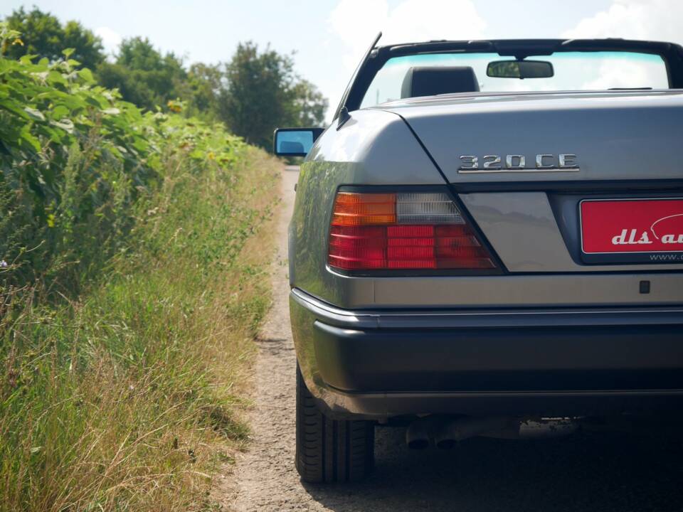 Image 15/50 de Mercedes-Benz 320 CE (1994)