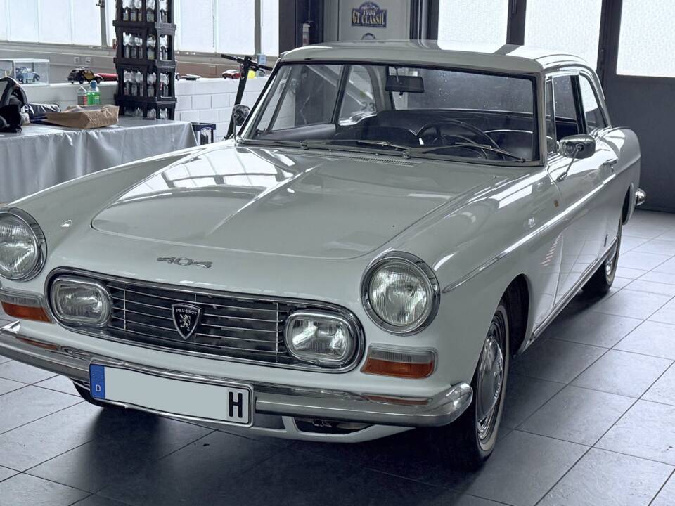 Image 3/36 de Peugeot 404 Coupé (1967)