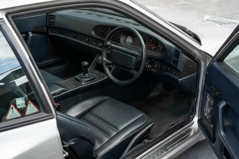 Immagine 39/50 di Porsche 944 Turbo (1990)