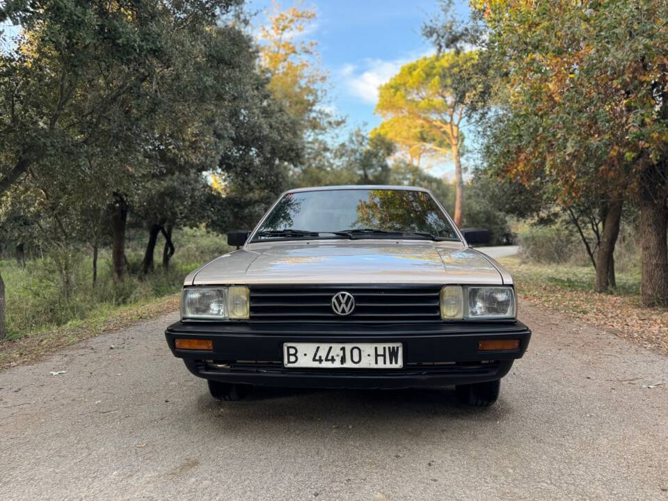 Image 8/57 of Volkswagen Passat 2.0 (1987)