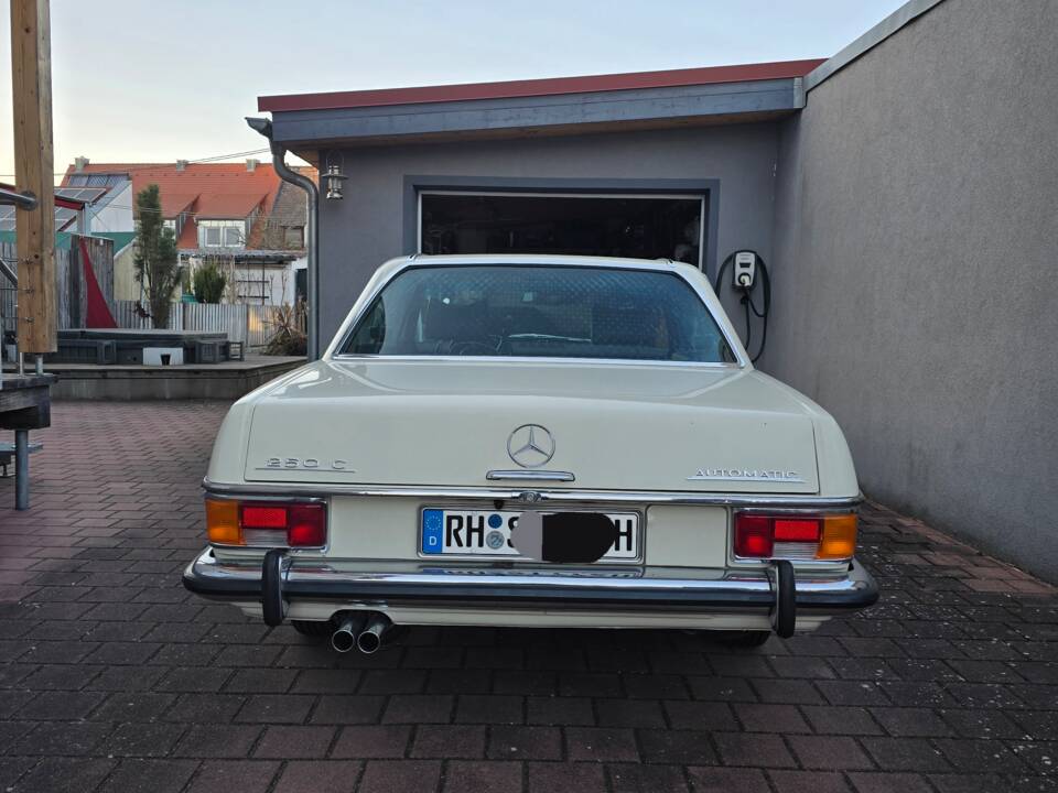 Image 4/9 of Mercedes-Benz 250 C (1972)