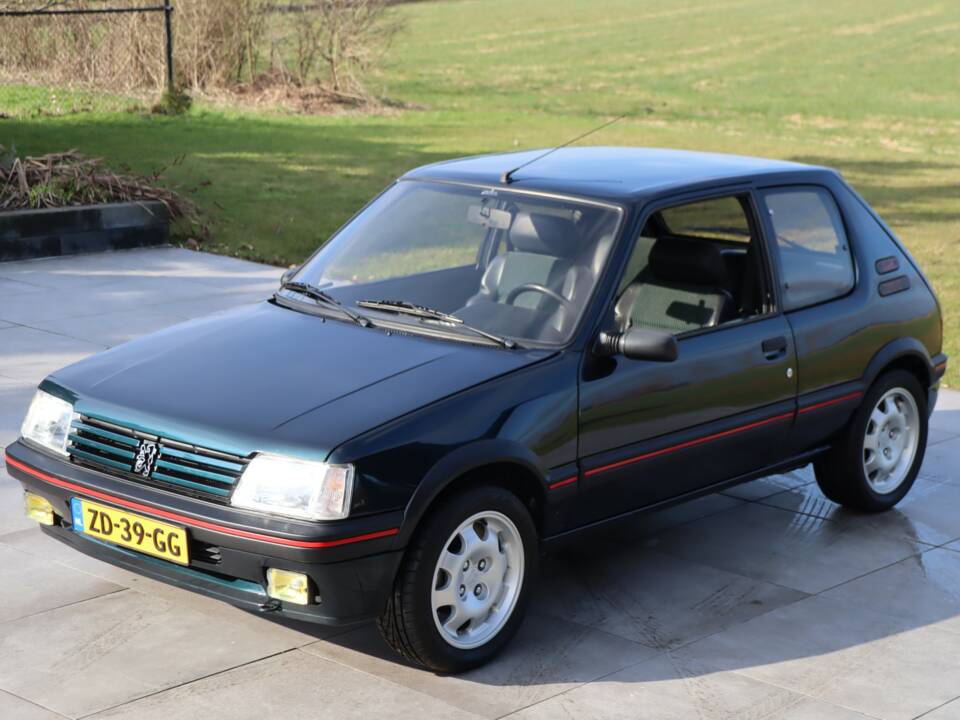 Bild 34/50 von Peugeot 205 GTi 1.9 (1991)