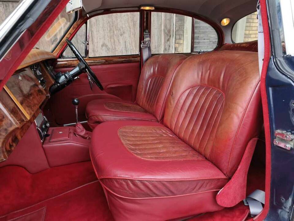Image 7/21 of Jaguar Mk II 3.4 (1966)