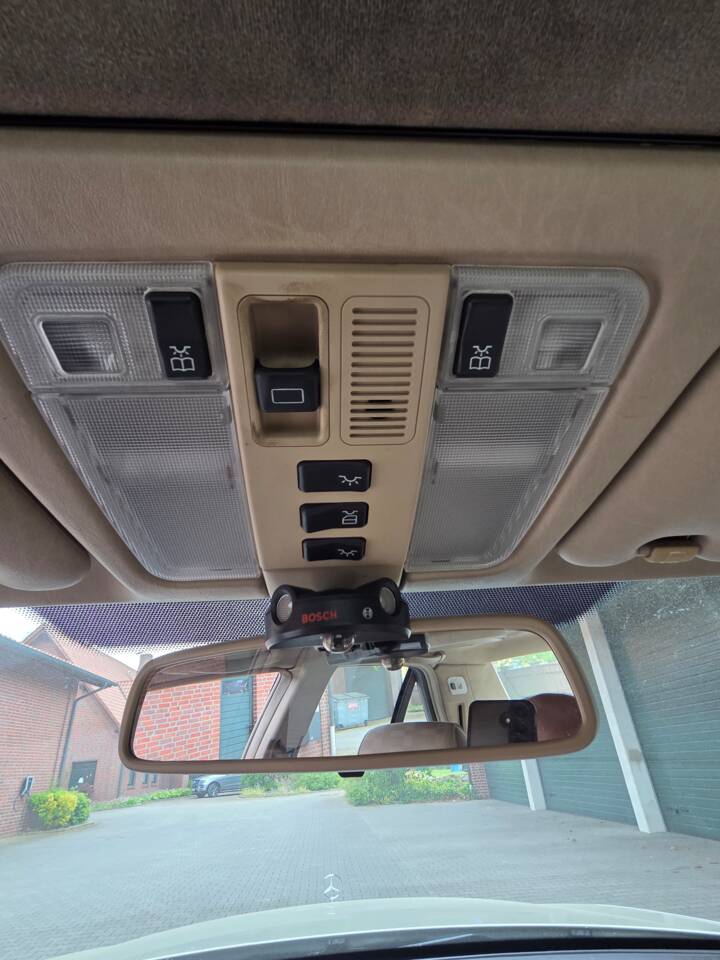 Image 70/103 de Mercedes-Benz 300 SE (1991)