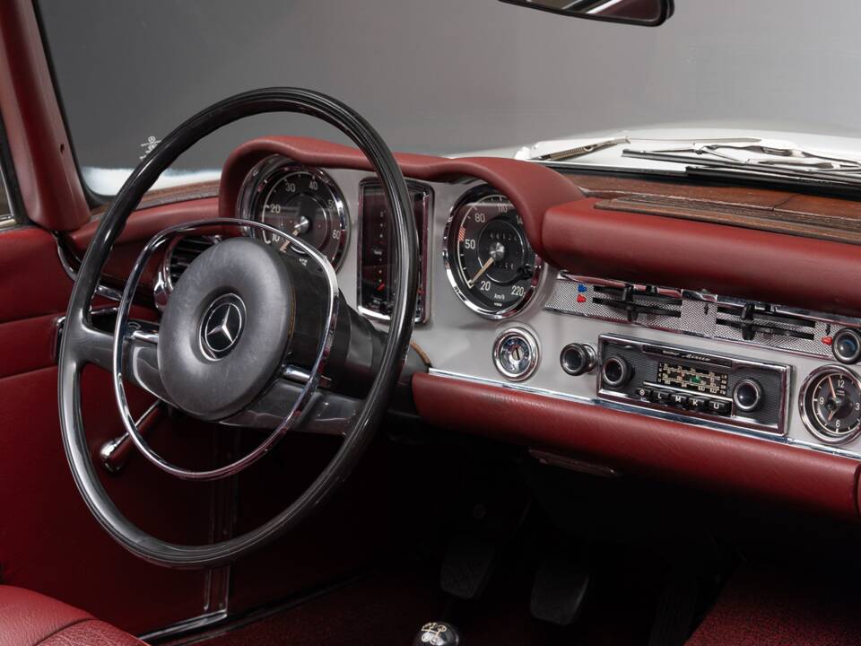 Bild 37/44 von Mercedes-Benz 280 SL (1970)