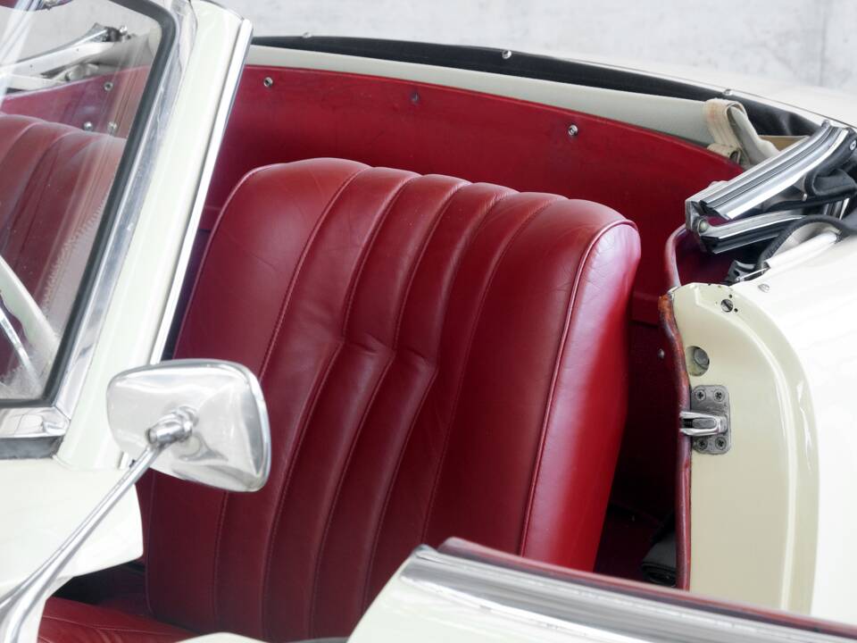 Image 15/50 de Mercedes-Benz 190 SL (1960)