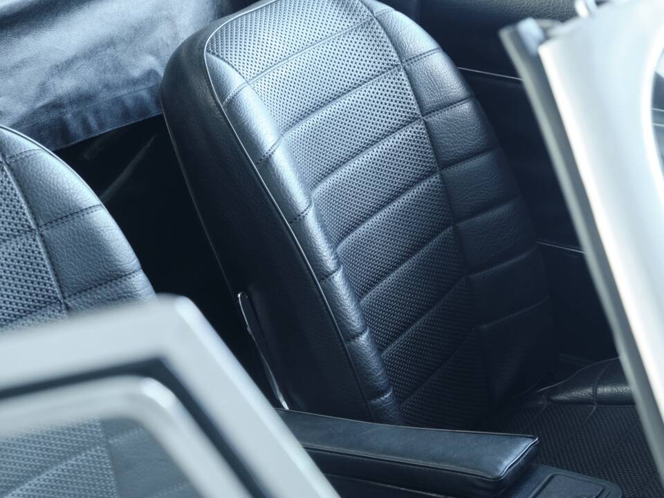 Image 36/50 of MG MGB (1976)