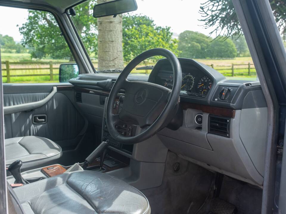 Bild 28/39 von Mercedes-Benz 300 GE (lang) (1995)