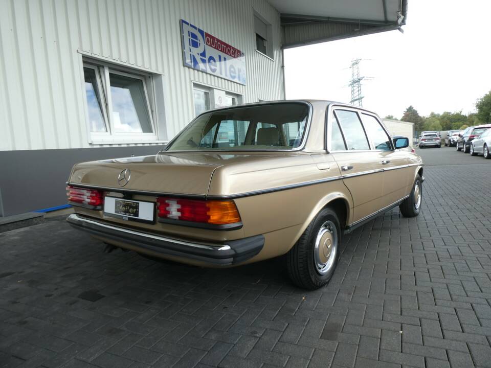 Image 4/19 of Mercedes-Benz 200 (1983)