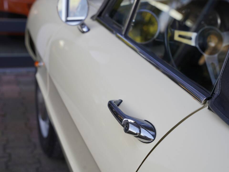 Image 12/50 de Alfa Romeo 1600 Spider Duetto (1967)