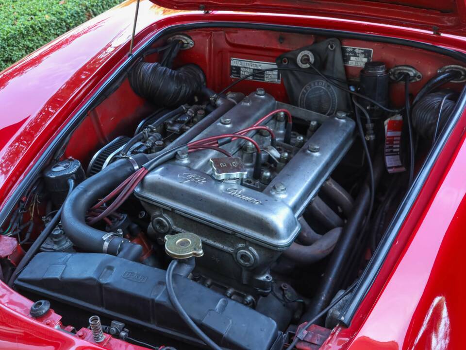 Image 4/50 of Alfa Romeo Giulia 1600 Spider (1963)