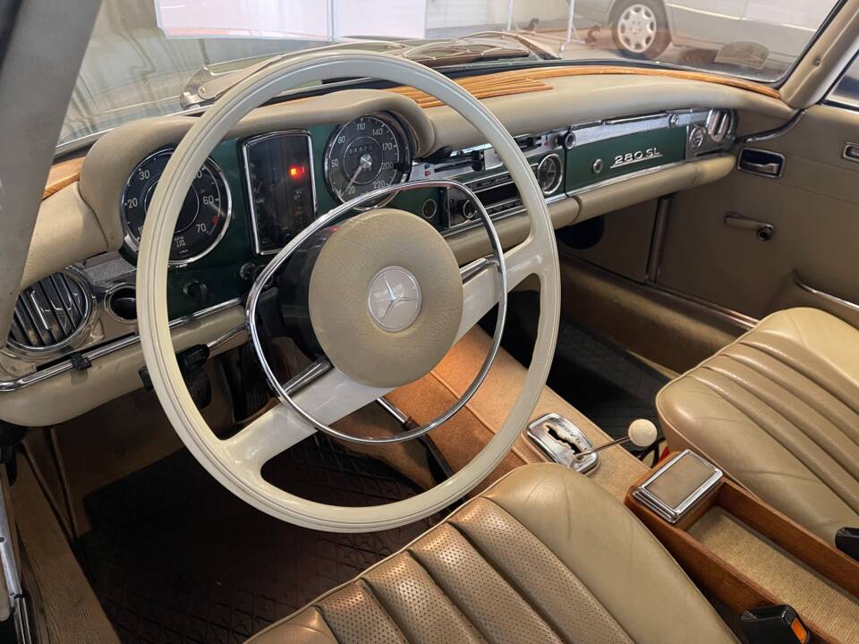 Image 17/22 of Mercedes-Benz 280 SL (1970)