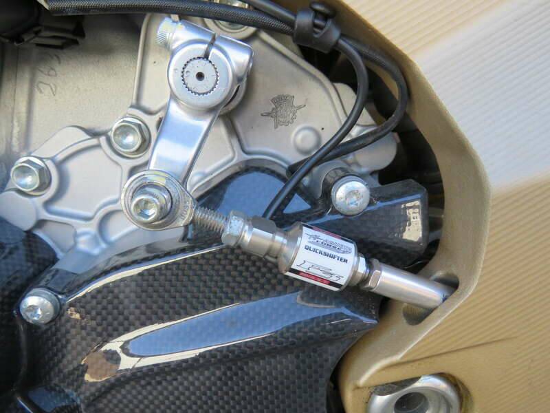 Bild 22/45 von MV Agusta F3 675 Serie Oro (2012)