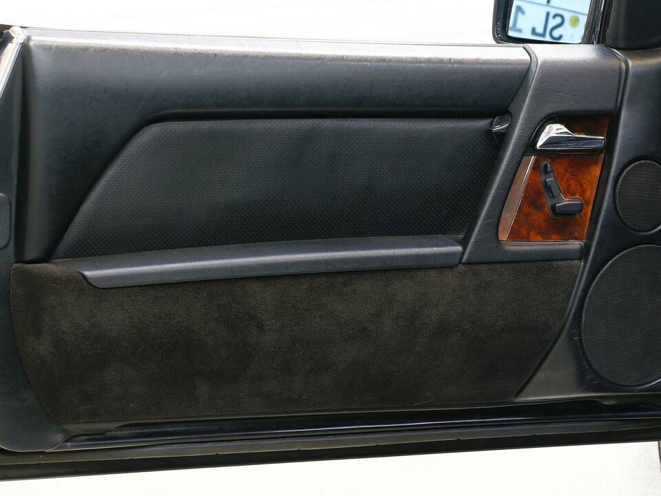 Image 25/36 of Mercedes-Benz 300 SL-24 (1993)