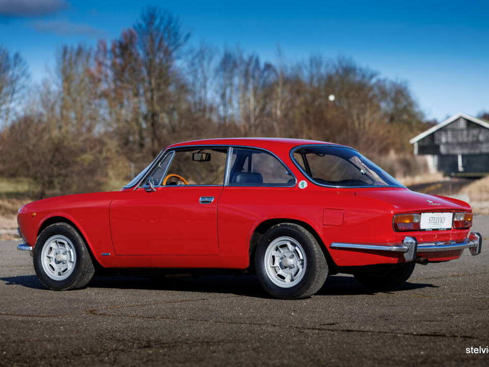 Image 11/43 of Alfa Romeo 2000 GT Veloce (1972)
