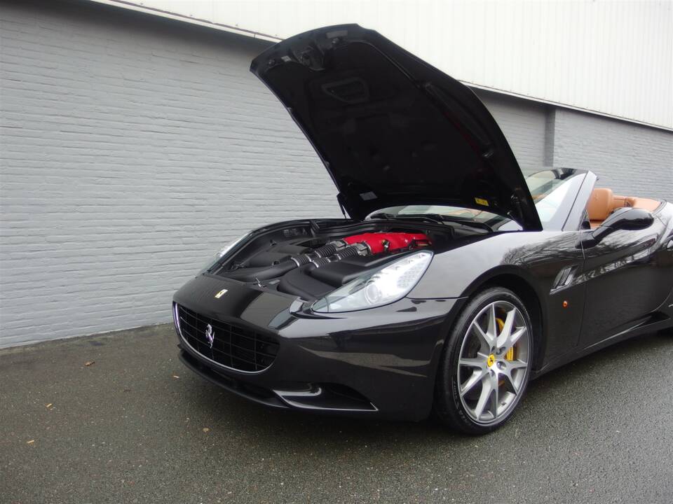 Image 73/99 of Ferrari California (2010)