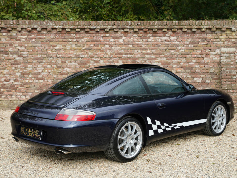 Image 2/50 of Porsche 911 Carrera (2003)