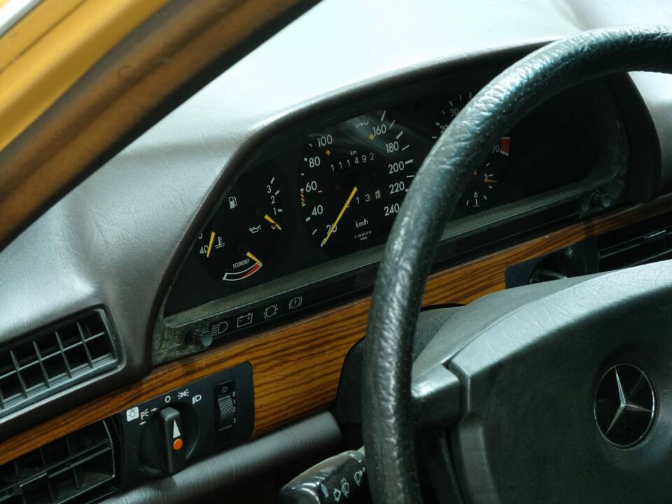 Bild 27/50 von Mercedes-Benz 280 SE (1981)