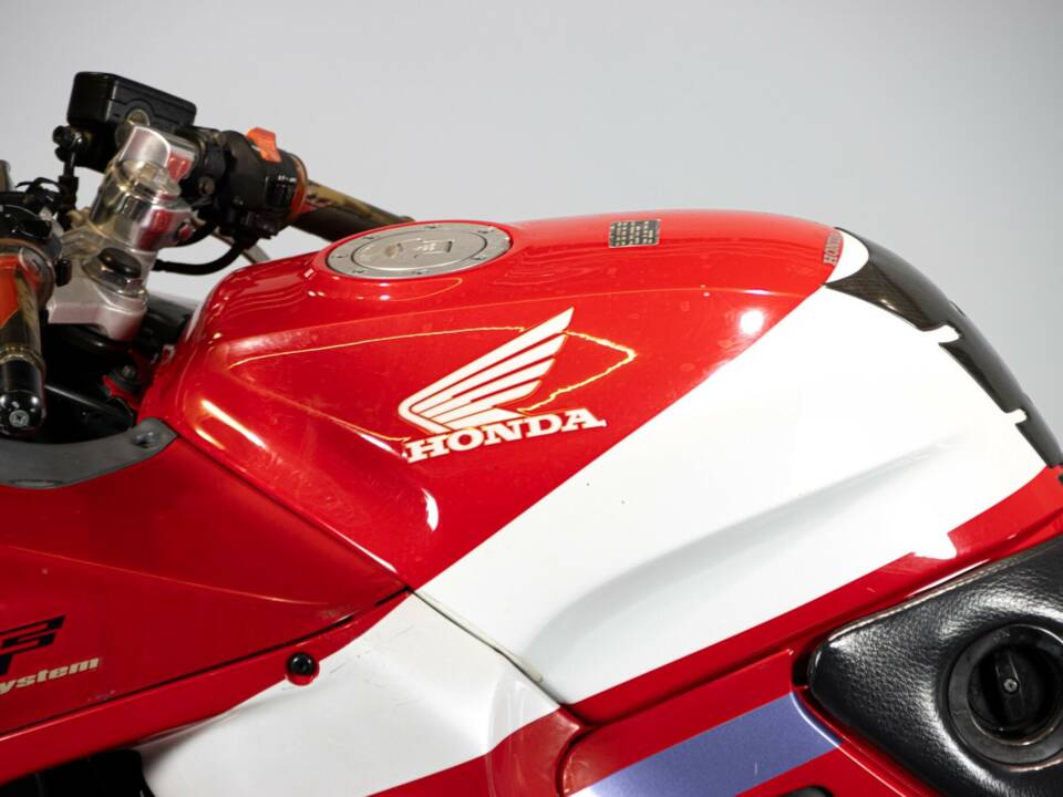 Immagine 32/49 di Honda CBR 1000 RR Fireblade (1995)