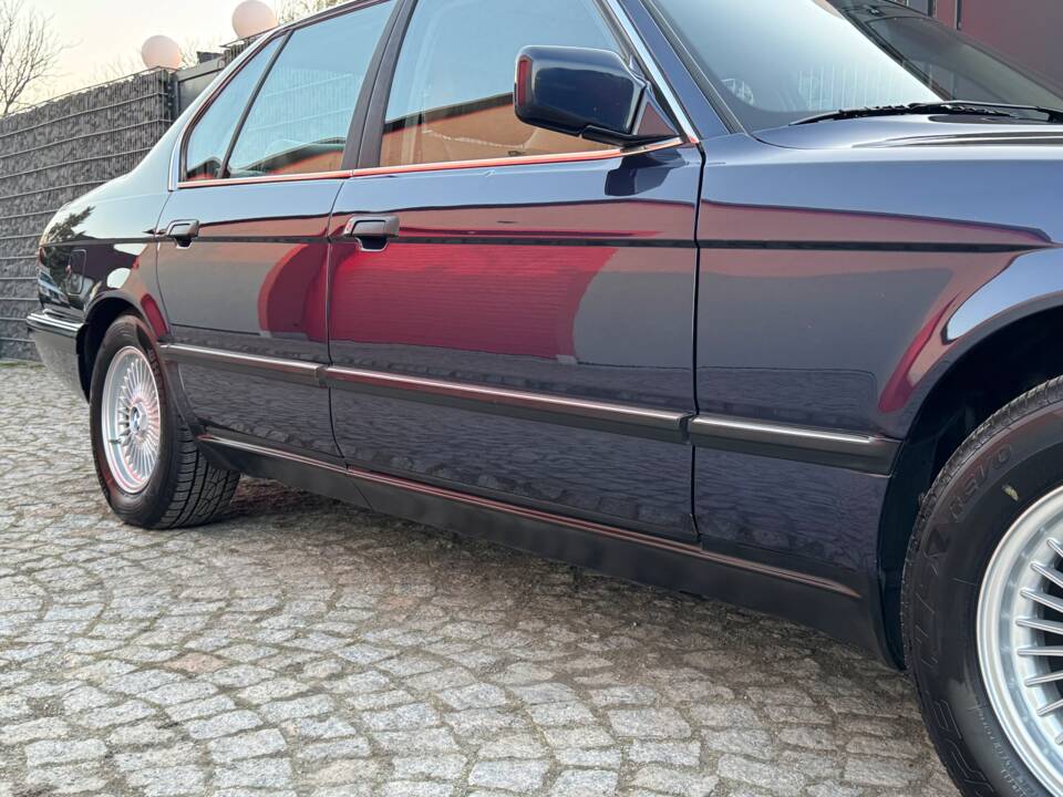 Immagine 86/99 di BMW 735i (1988)