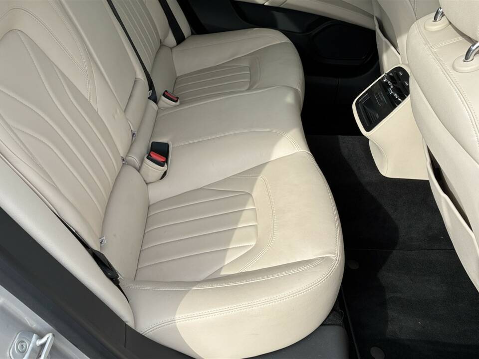 Image 35/54 of Maserati Quattroporte GTS (2015)