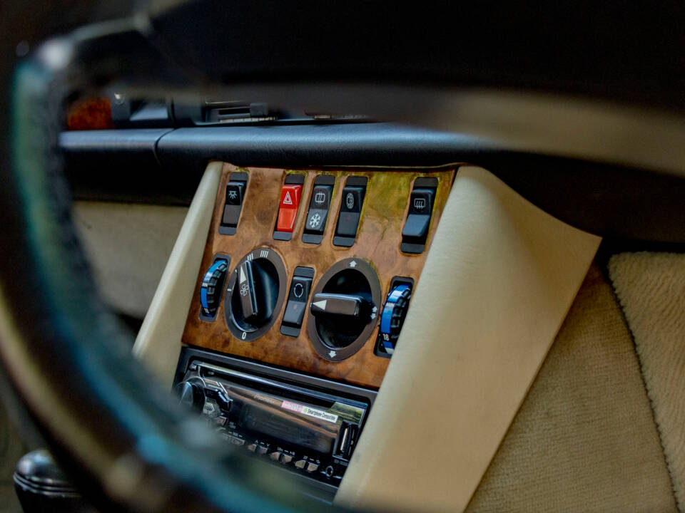Image 19/50 of Mercedes-Benz 500 SEC (1989)