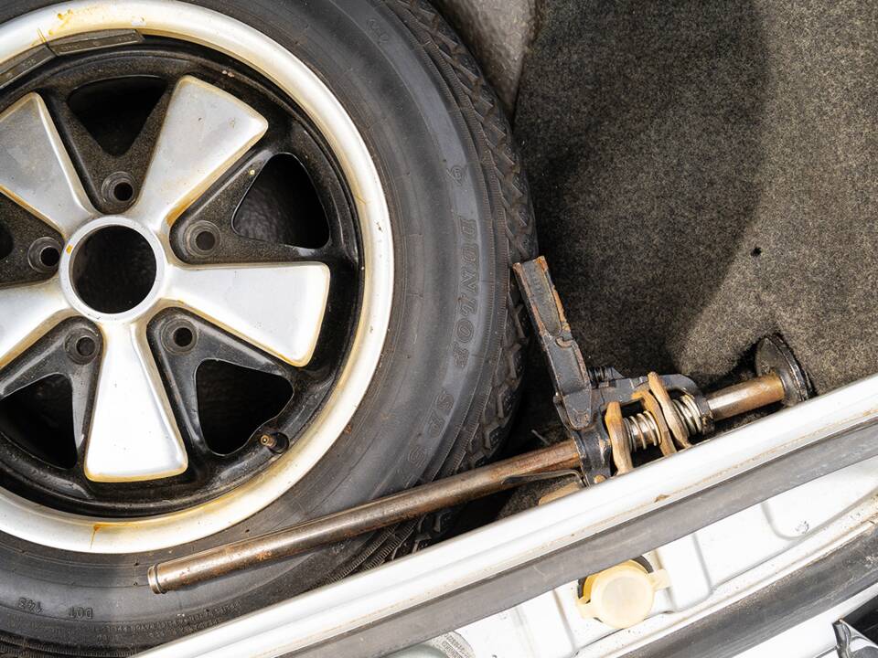 Image 37/40 of Porsche 911 2.2 S (1971)