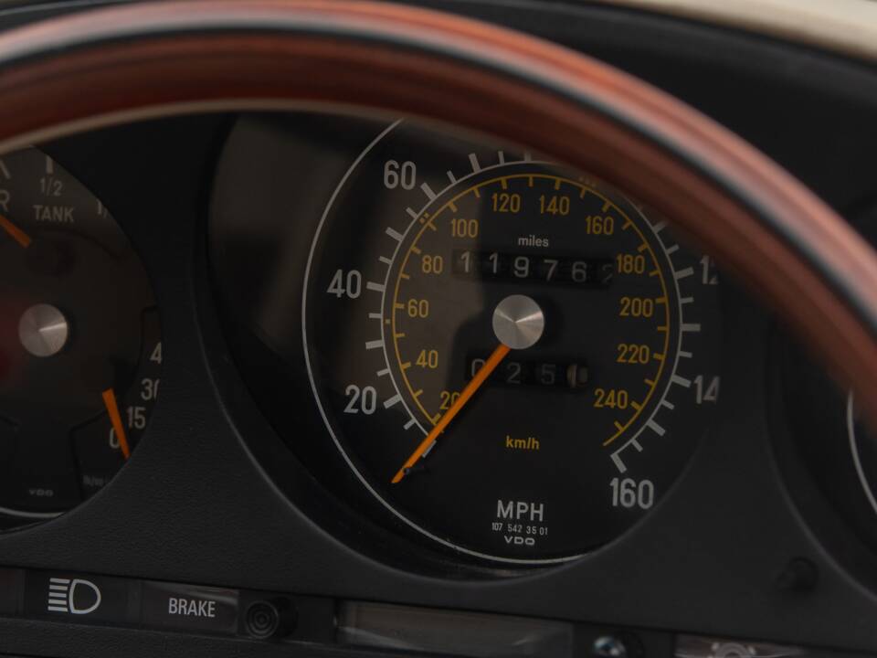 Bild 21/50 von Mercedes-Benz 350 SL (1979)