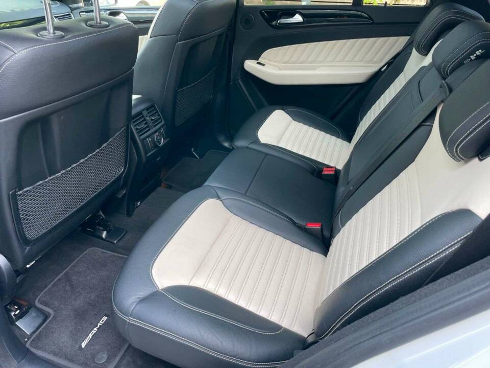 Imagen 14/19 de Mercedes-Benz GLE 350 d 4MATIC (2016)
