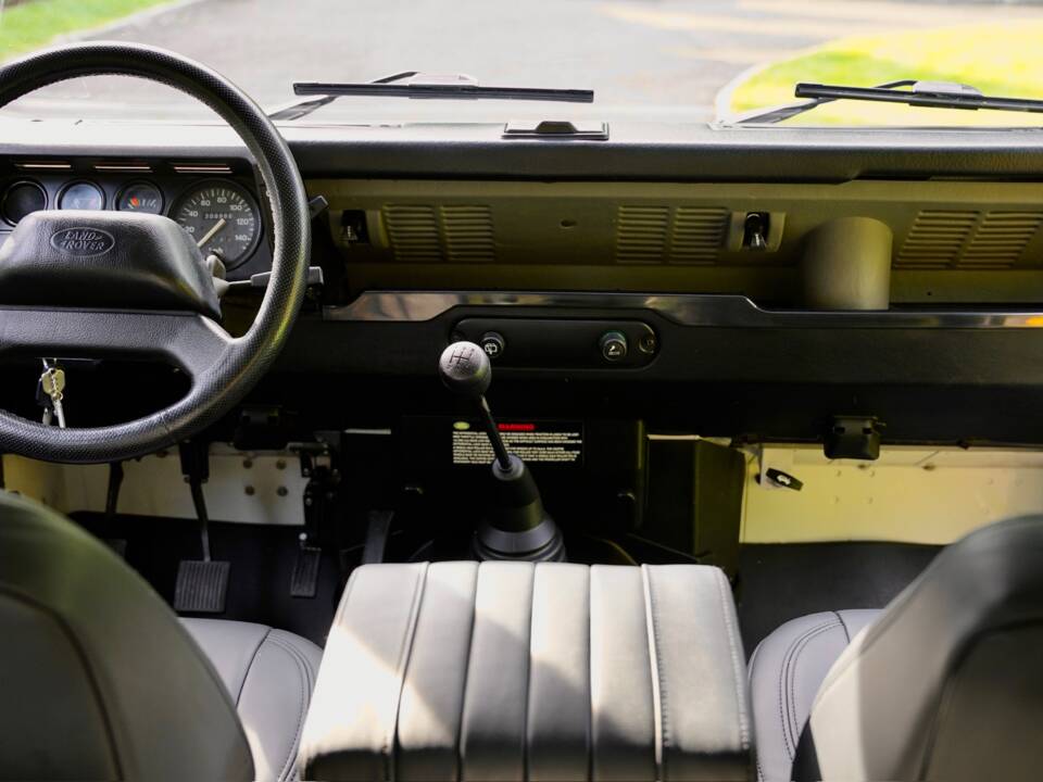 Image 13/96 of Land Rover Defender 90 (1995)