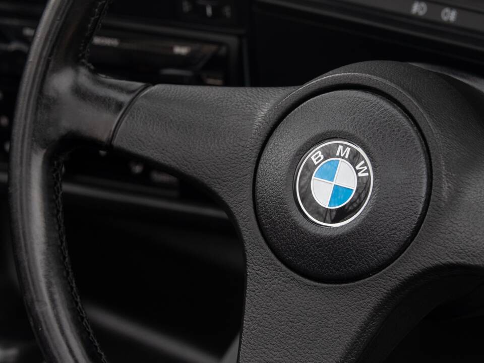 Image 33/50 of BMW 320i (1987)