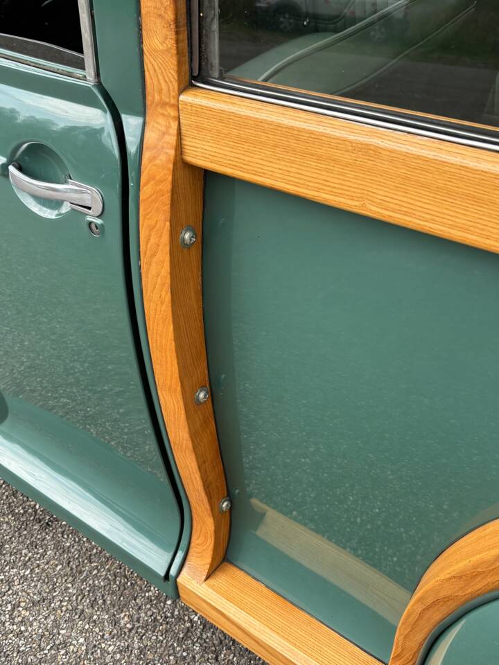 Image 24/26 of Morris Minor 1000 Traveller (1971)