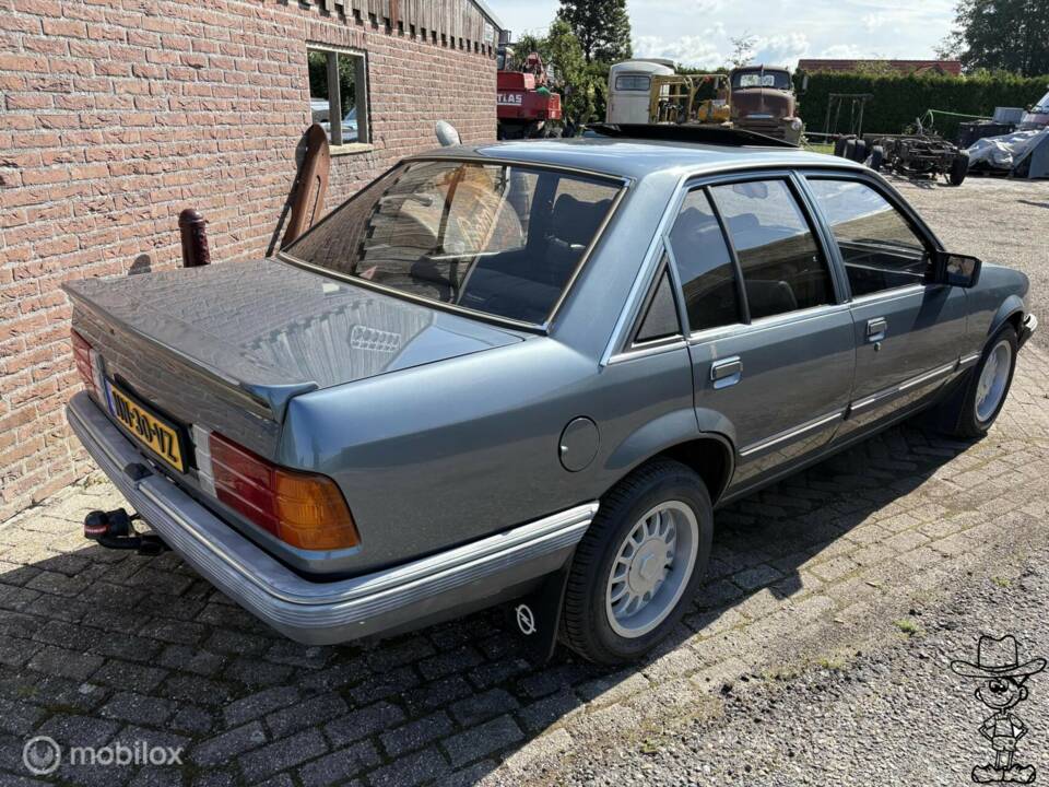Image 4/35 de Opel Rekord 2,0 E (1985)