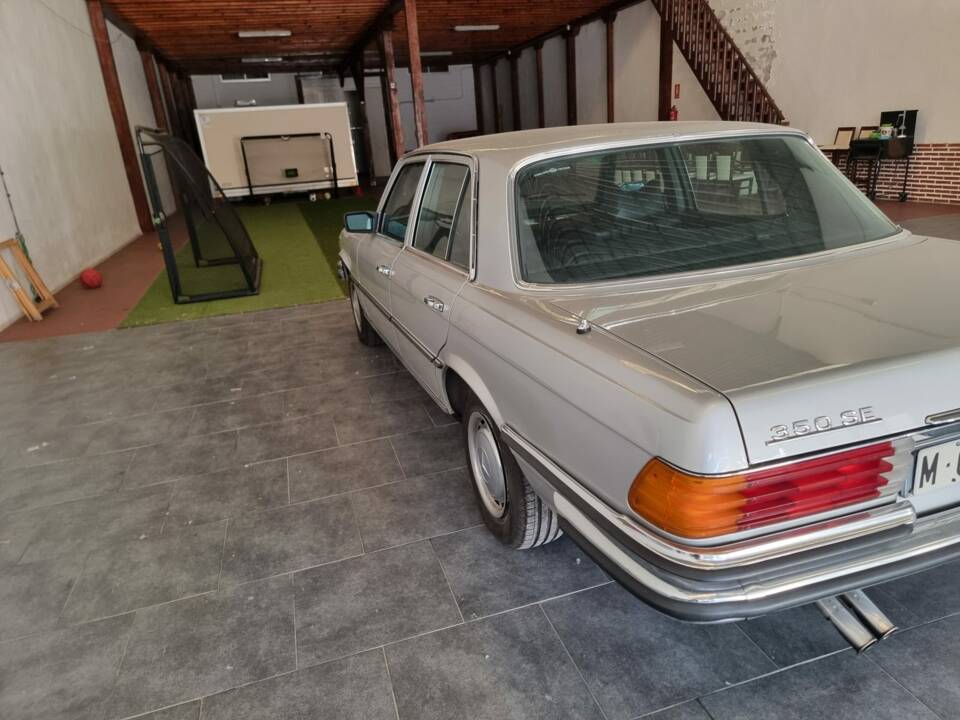Image 7/8 of Mercedes-Benz 350 SE (1975)
