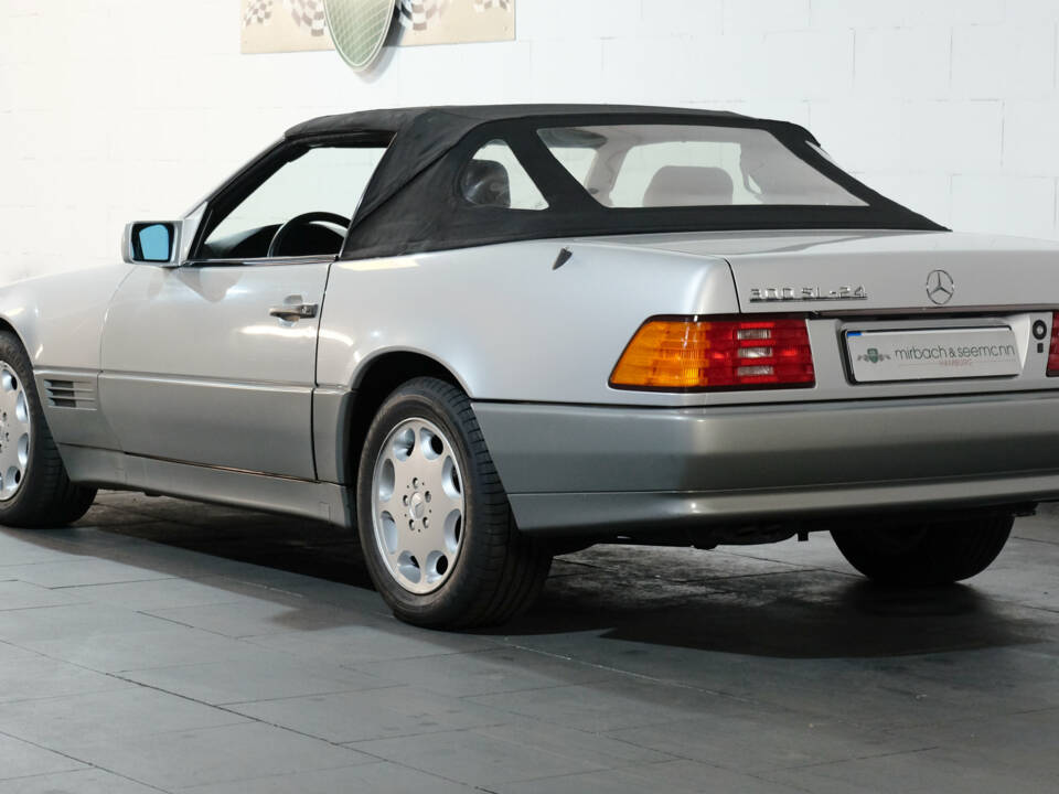 Afbeelding 8/38 van Mercedes-Benz 300 SL (1990)