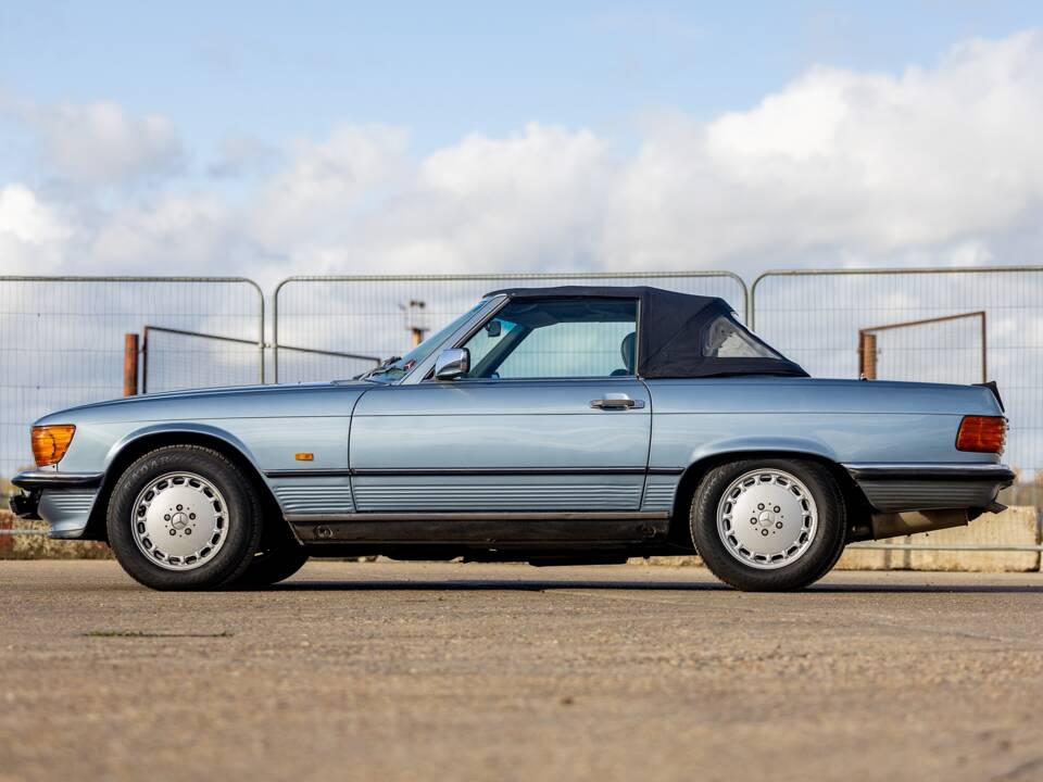Image 2/47 of Mercedes-Benz 300 SL (1987)
