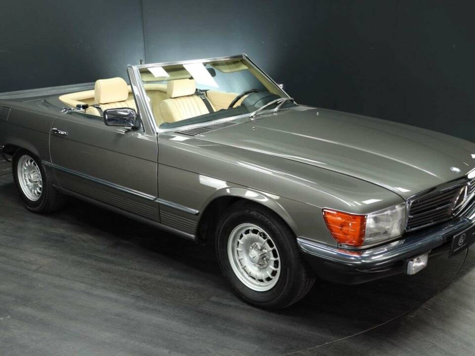 Image 8/30 of Mercedes-Benz 380 SL (1983)