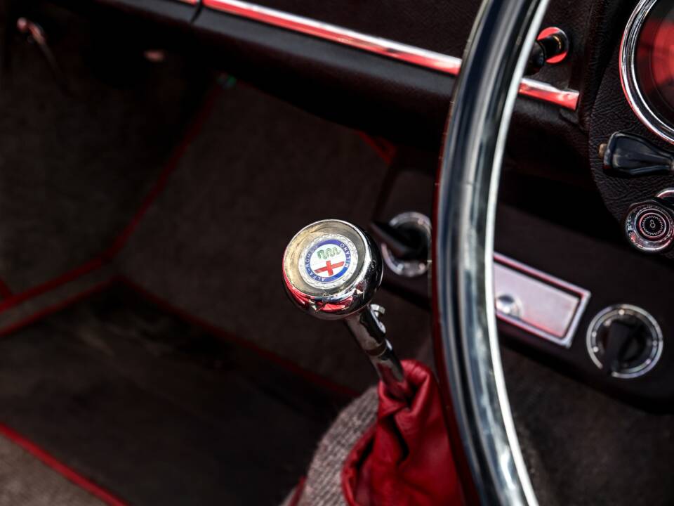 Bild 29/35 von Alfa Romeo 2600 Spider (1963)