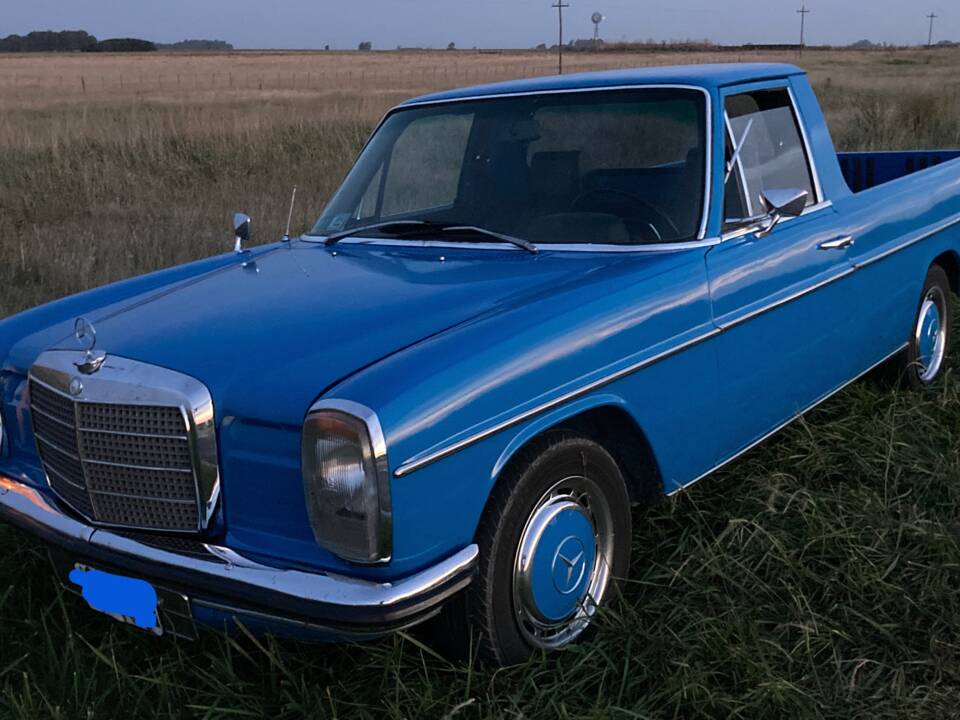 Image 4/31 de Mercedes-Benz 220 D (1972)