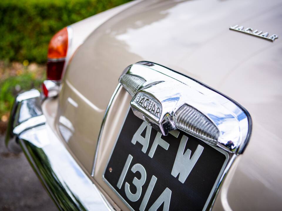 Image 23/40 of Jaguar Mk X 3.8 (1963)