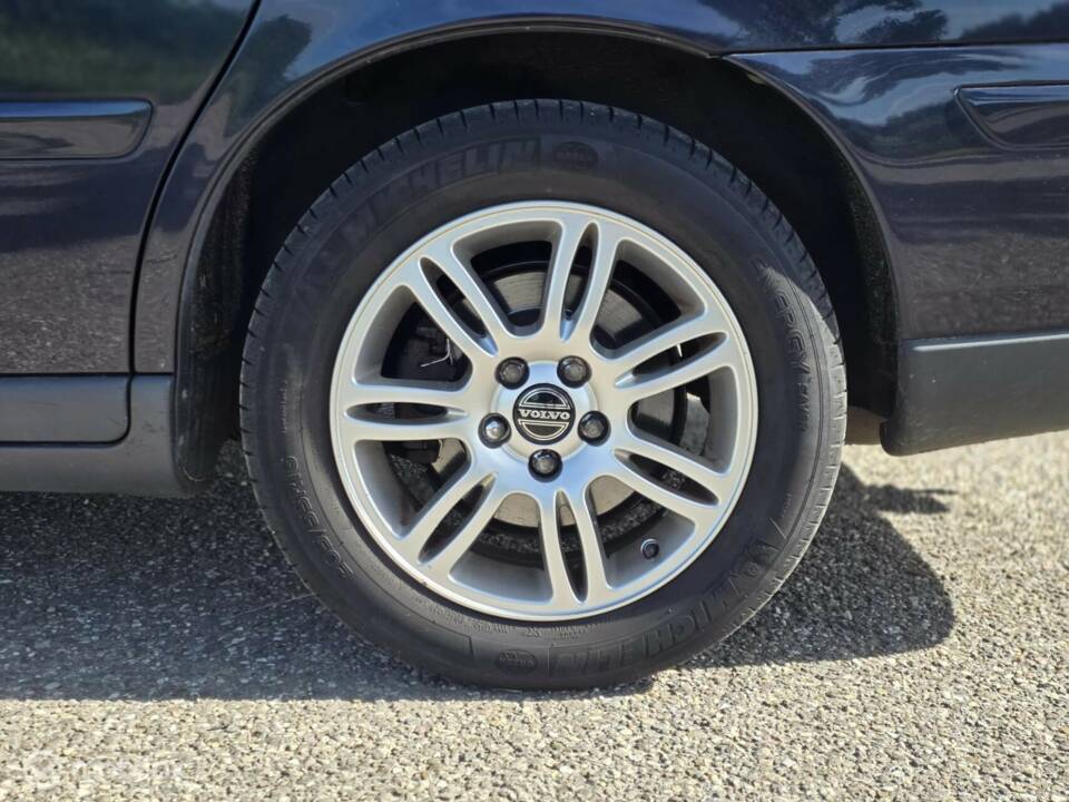 Image 9/39 of Volvo V 70 2.4 (2006)
